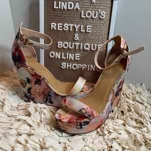 Floral wedge